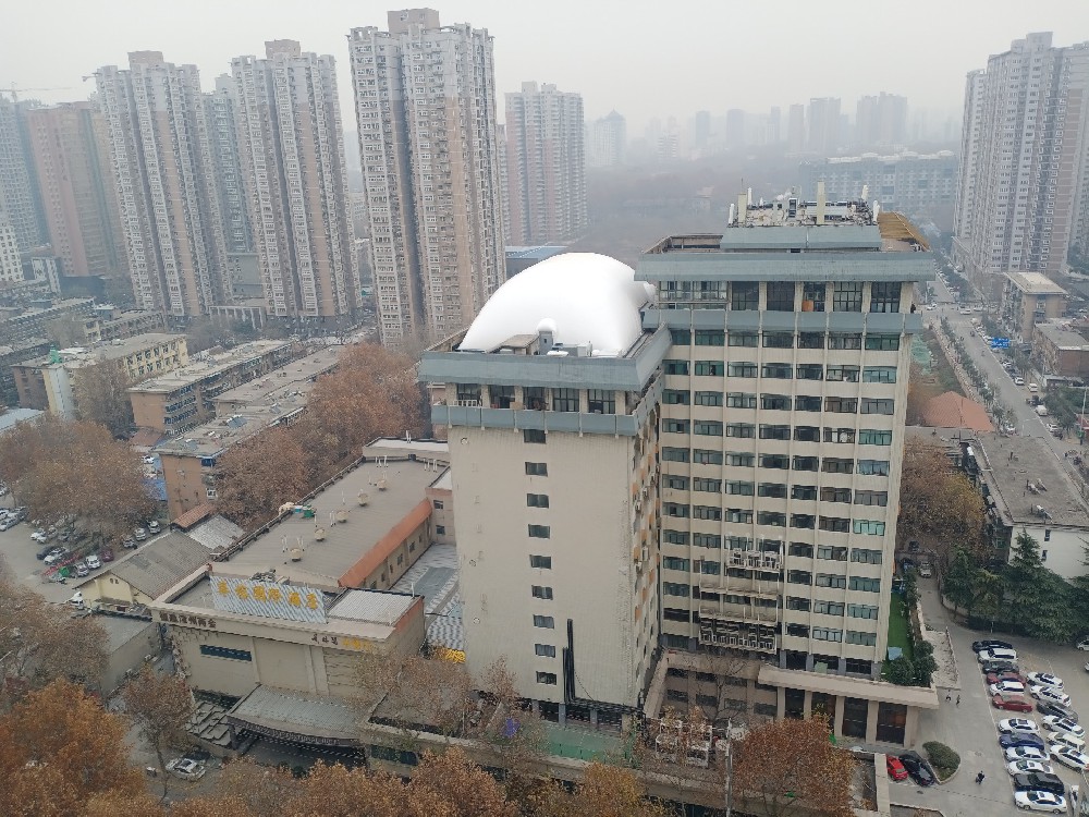 樓頂氣膜體育館是一種新型的體育場(chǎng)館建筑，在未來的發(fā)展中有著廣闊的前景
